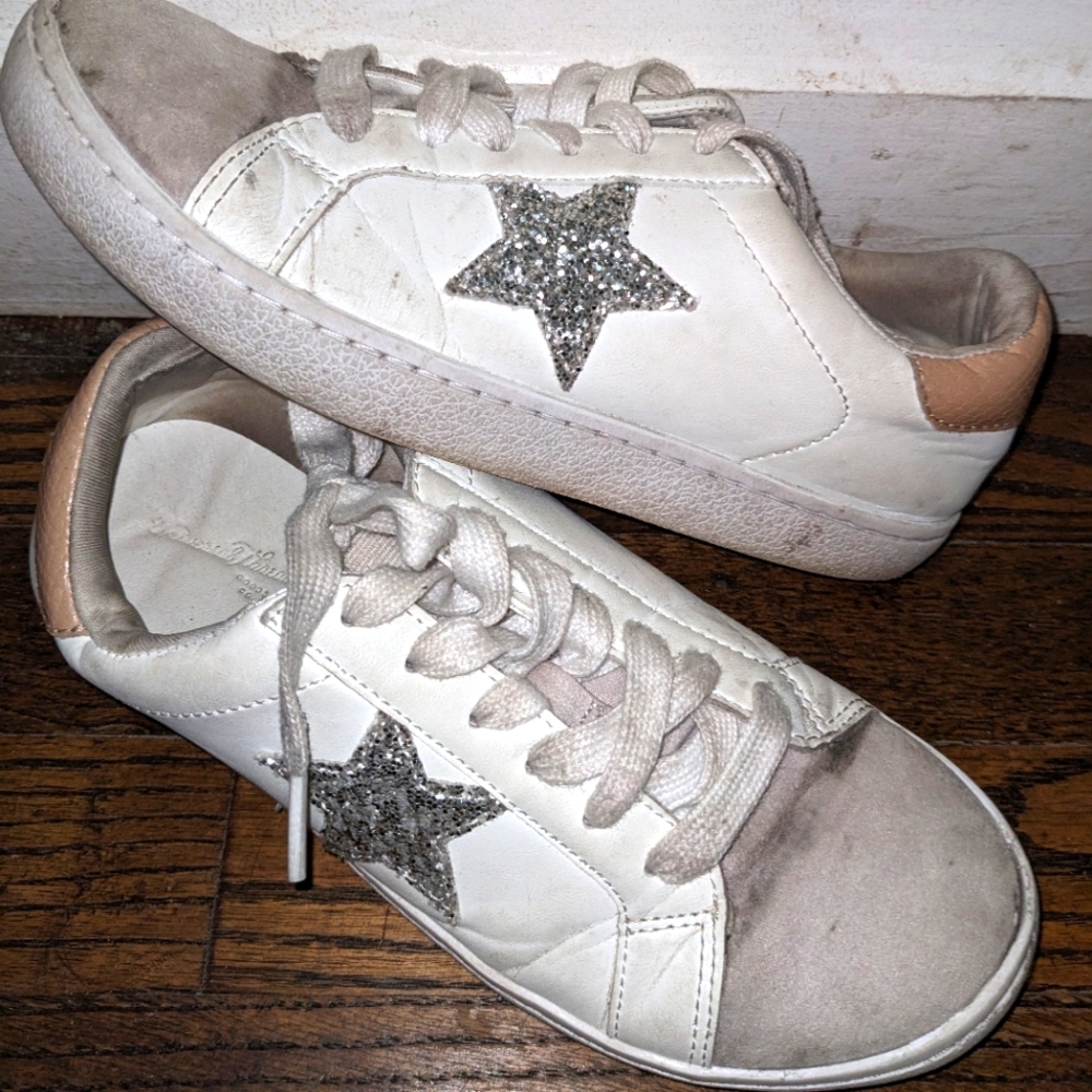 VTG Universal Thread White Havana Sneakers 7